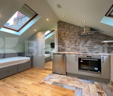 Modern and self contained studio finished to a high standard - Photo 6