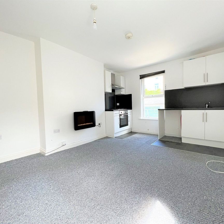 53 Connaught Avenue Flat 5 - Photo 1