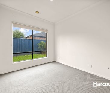 Comfortable Living in the Heart of Lakeside - Photo 3