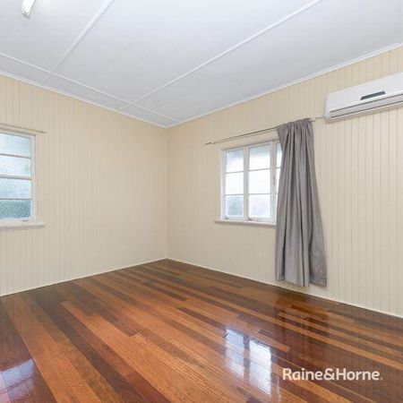 Two Bedroom Downstairs Unit in Convenient Location - Photo 3