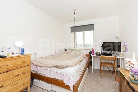 Large two bed apartment located within easy access to Kings Cross & Islington - Photo 3