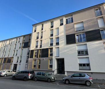 Location appartement T4 83.00m² à Reims (51100) Loyer CC * : 468.48... - Photo 2