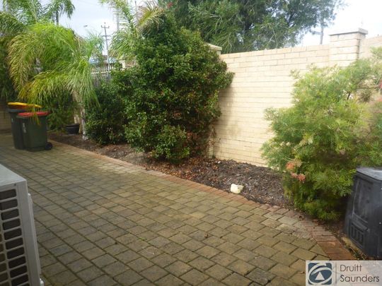 Delightful Villa - Superb Location! - Photo 1