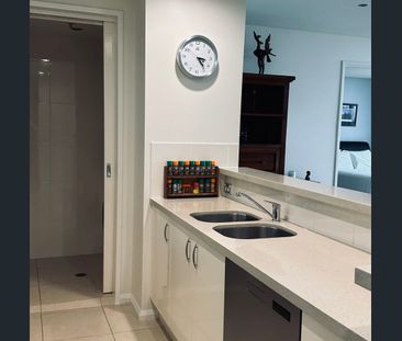 Stunning Waterfront Apartment with Spectacular Views - Photo 6