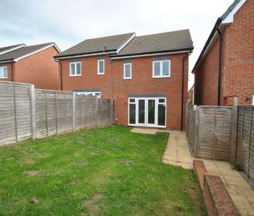 3 bedroom semi-detached house to rent - Photo 3
