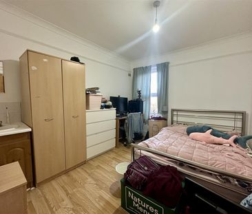 Newcombe Road, Southampton - Photo 1