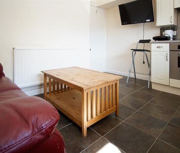 Addison Road - Flat 1, Plymouth - Photo 1
