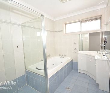 3 BEDROOM FAMILY HOME - Photo 5