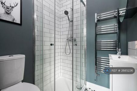 1 bedroom in a house share to rent - Photo 4