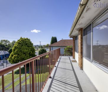 Recently renovated and close to Belmont 16s and Belmont shopping area. - Photo 1