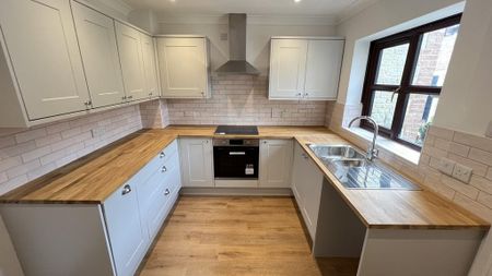 2 bedroom semi-detached house to rent - Photo 4