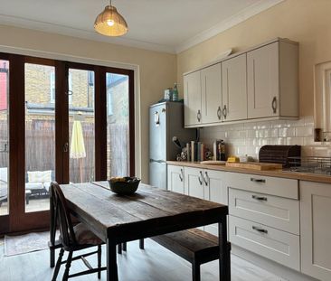 4 Bed Terraced House, Davis Road, W3 - Photo 3