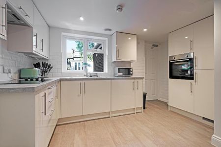 Mixed use to rent - Photo 3