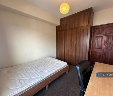 4 bedroom semi-detached house to rent - Photo 6