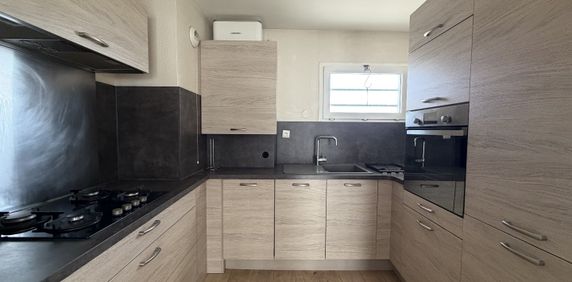 Location Appartement 2 pièces 47m² SETE 34200 - Photo 2