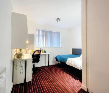 1 bedroom in a flat share to rent - Photo 4