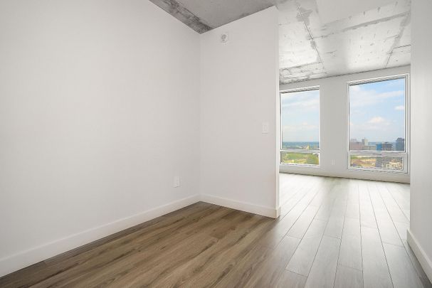 900 St-Jacques, Montréal, QC - Photo 1