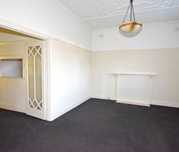 2 Bedroom Home - a Short Stroll to All Centre Road Offers! - Photo 1