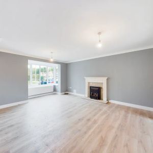 4 bed detached house to rent in The Spinney, High Wycombe, Buckinghamshire, HP11 1QE - Photo 2