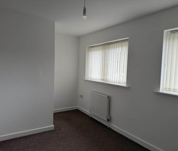 3 bedroom end of terrace house to rent - Photo 4