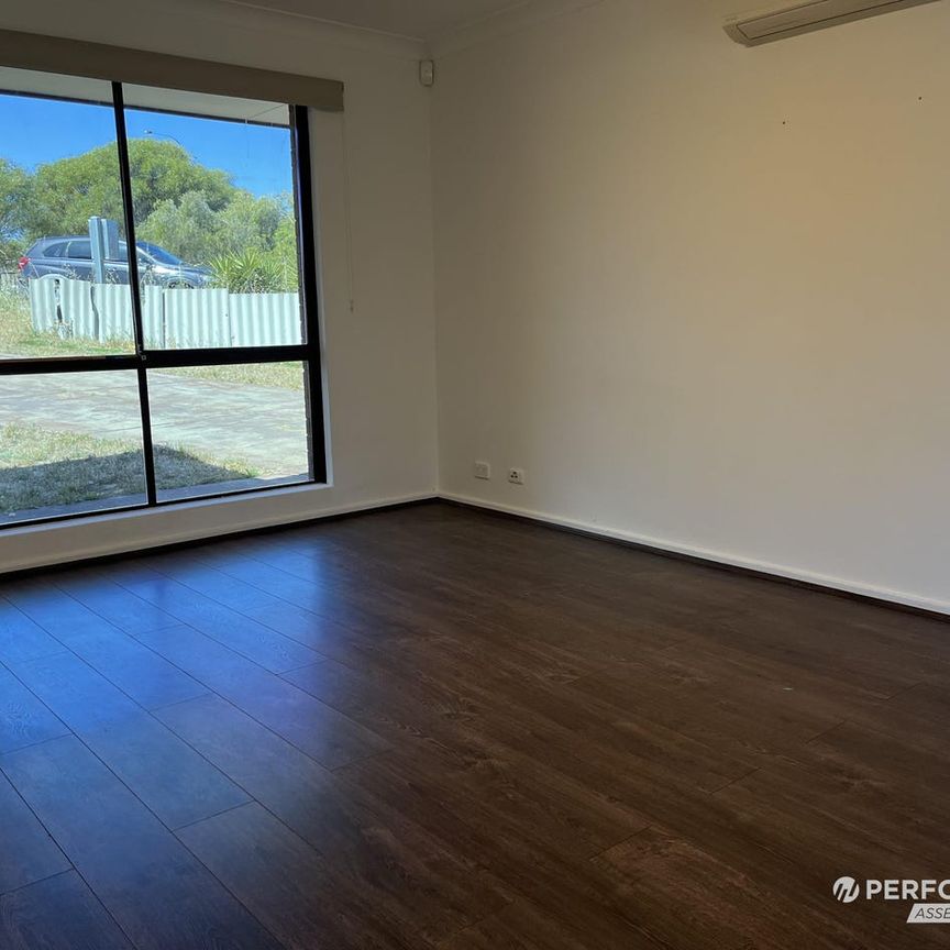 Family Living..!! - Photo 1