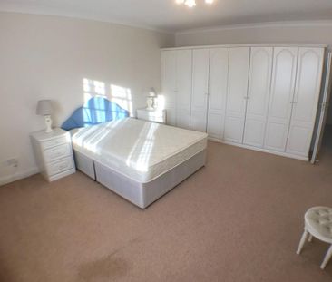 5 bedroom detached house to rent - Photo 4