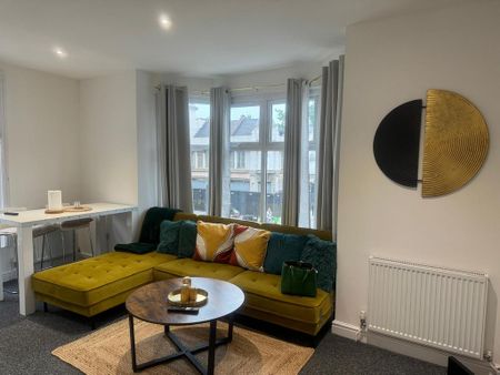 2 bedroom flat to rent - Photo 2