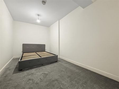 2 Bedroom Flat / Apartment to let - Photo 4
