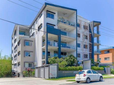 Modern Inner-City Apartment in Great Location! - Photo 4