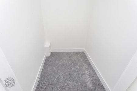 4 bedroom detached house to rent - Photo 4