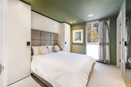 A stylish and well-designed 2 bedroom apartment in this boutique development, just off Charlotte Street. - Photo 4