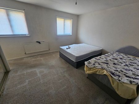 4 Bed Detached House, Biton Close, B17 - Photo 3