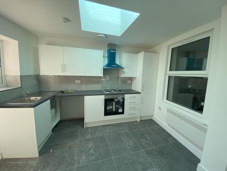 3 bedroom flat to rent - Photo 2