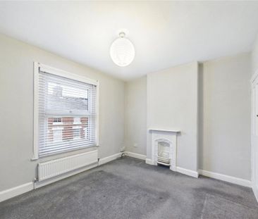 2 bedroom semi-detached house to rent - Photo 6