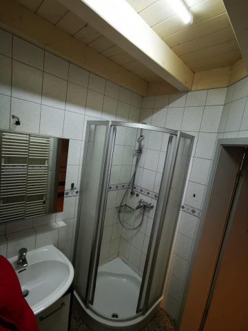 Kleine Einliegerwohnung mit Einbauküche - Photo 2