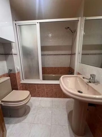 Avinguda del Primer de Maig, Valencia, Valencian Community 46017 - Photo 3