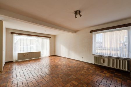VERZORGD APPARTEMENT MET 3 SLAAPKAMERS, RUIM TERRAS EN AUTOSTAANPLAATS NABIJ HET CENTRUM VAN BILZEN - Photo 2