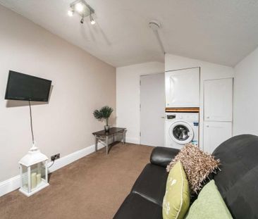 5 Bed Terraced House, Donnington Road, RG1 - Photo 1