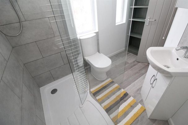 8 bedroom house to rent - Photo 1