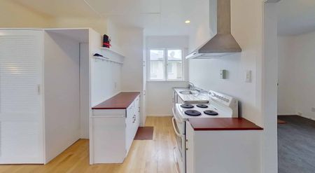 Easy living with great location - Photo 3