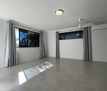 Beautifully Renovated Duplex - Miami - Photo 3