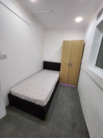 3 Bed Flat, Vicarage Lane, E15 - Photo 3