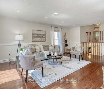 56 Deverill Crescent #Upper - Photo 2