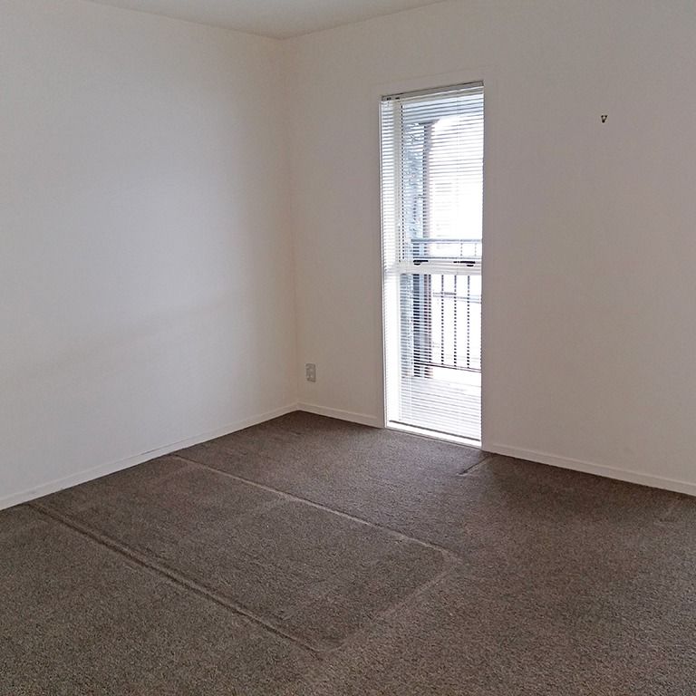 Townhouse Living in fully gated complex with 2 carparks - Photo 1
