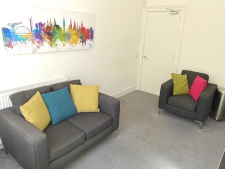 3 bedroom flat to rent - Photo 3