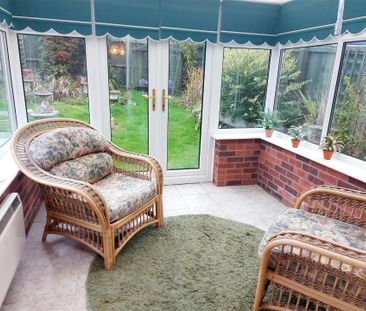 3 bedroom Detached house to rent - Photo 2