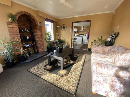 Strathearn Family home - Photo 5