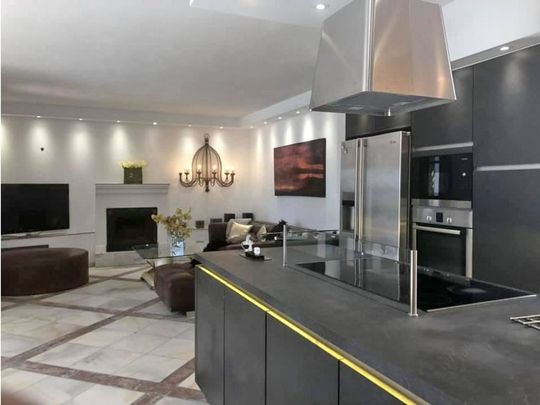 5 bedroom luxury Apartment for rent in Estepona, Spain - Photo 1