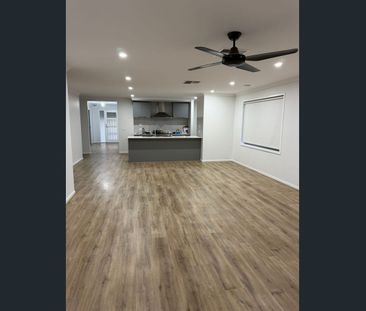 Comfortable Family Living! - Photo 2