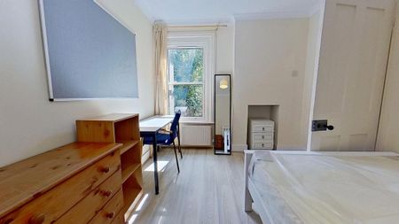 4 bedroom semi-detached house to rent - Photo 2